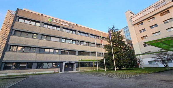 Milan exterior 1-1-1