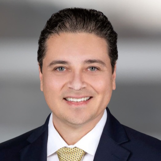 Luis Velez headshot